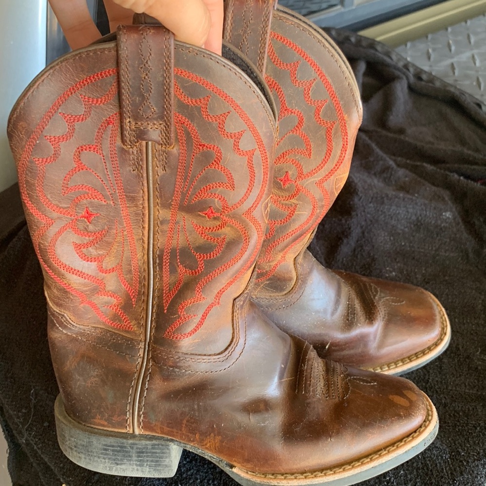 Used boys Ariat boots